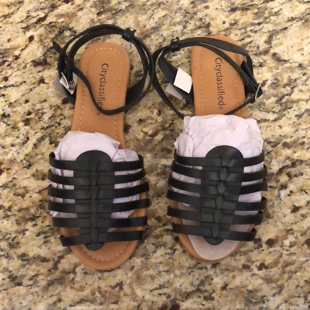 Female sandals 🖤